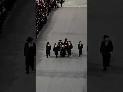 Kuf Alef Kislev: Satmar Rebbe Welcomed by Thousands at Barclays Center
