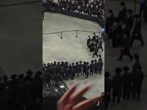 Chof Alef Kislev: Satmar Rebbe (R' Zalmen) Arrives at Barclays Center