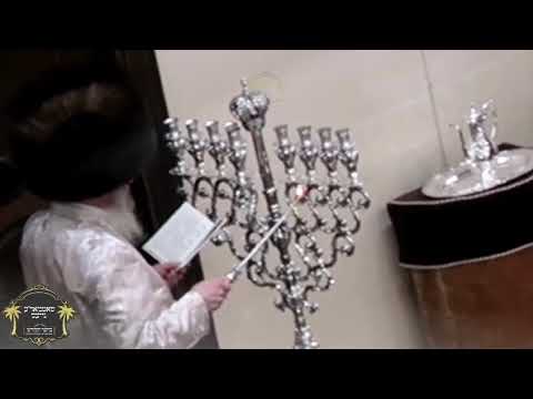 Satmar Rebbe R' Aharon Lighting menorah In Willamsburgh – Chanukah 5785