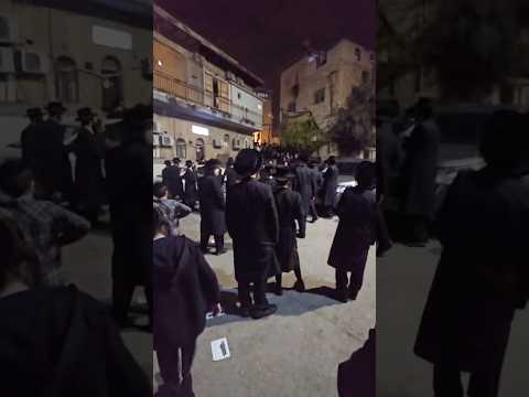 Protest Against Karlin Rebbe in Yerushalayim | מחאה נגד האדמו”ר מקארלין בירושלים