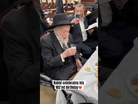 Rabbi celebrates his 102’nd birthday❤️‍🔥#hanukkah #חנוכה #shabbat
