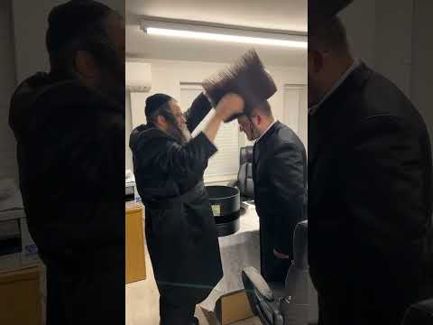 Putting on the shtramil for the first time🔥📸SK #Shabbat #shalom #rabbi