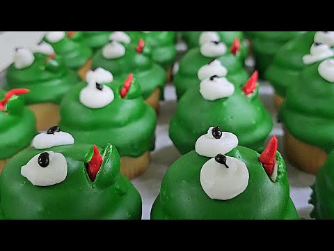 A Gelbstein's tradition! Behind the scenes of our famous Frog Cupcakes for Parshas Vaera