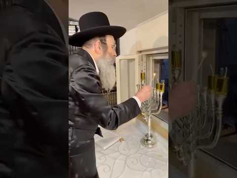 Chanukah 2024 With Mir Mashgiach R’ Binyamin Finkel | ר’ בינימין פינקל בהדלקת נר חנוכה תשפ”ה