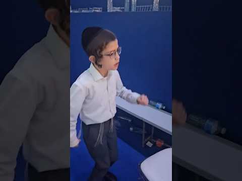 Little Cute Child Dances at The Dirshu Siyem in London | דרשו סיום בלונדון
