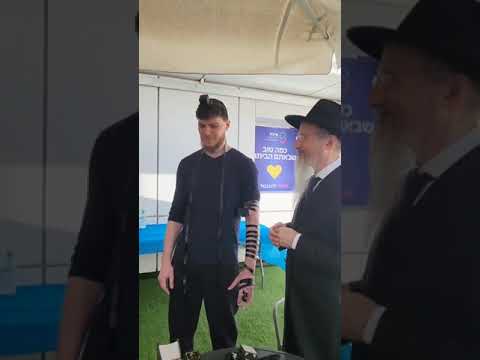 Released hostage Sasha Troufanov dons Tefilin for the first time