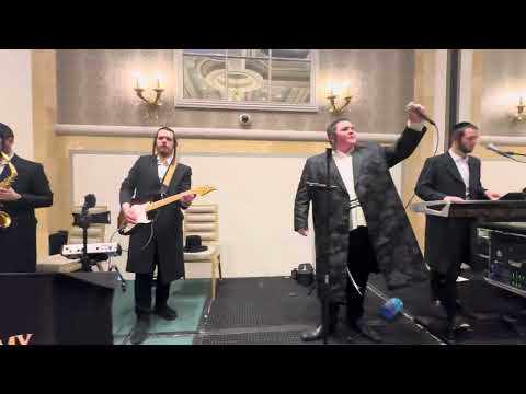 Shimmy Posen on the keys & Sruly Altman & Yossi Lauber @ Gold & Lebiwitz Hit