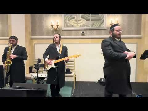 Shimmy Posen on the keys & Sruly Altman @ Gold & Lebovits