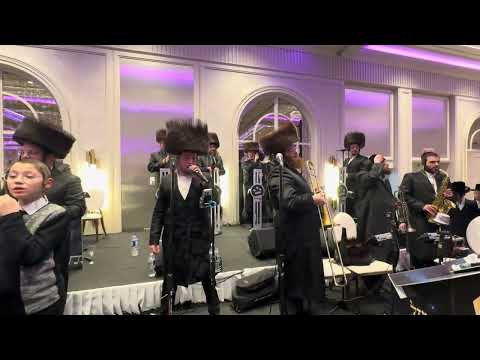 Meir Adler on the keys & Kalmy Schwartz & Rasunbaum & Weiss