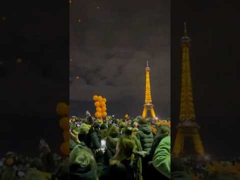 Paris STANDS with Israel. Releasing Orange Ballons in memory of the Bibas family. #israel