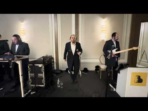 Avrumi Berko on the keys & Lipa Schmeltzer