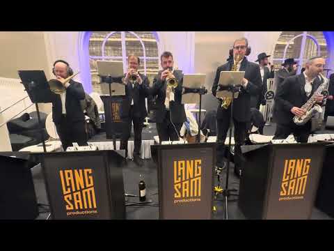 Hershy Langsam on the keys Chaim Zanvil Weinbergr @ זופניק & באכנער
