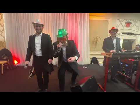 Chesky Schwartz on the keys Sruly Green & Elimlich Frank @ Berkovitch & Goldgrab