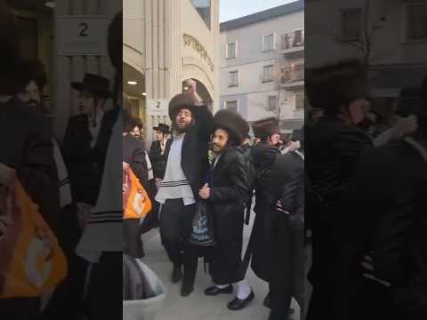 Highlights of Purim 2025: Yidden dancing in the streets of Williamsburg, just minutes before Shabbos