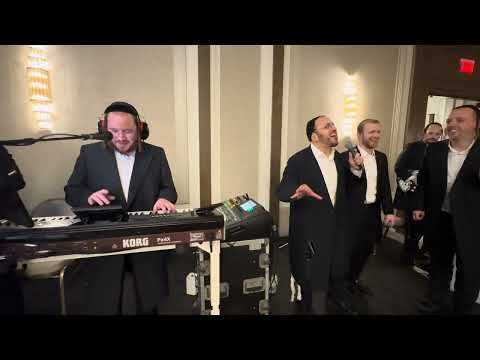 Avrumi Berko on the keys Elimlich Frank & Lipa Schmeltzer & Sruly Green
