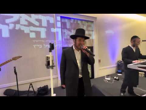 Shimon Moskowitz on the keys & Kalmy Schwartz @ Brach & Glick
