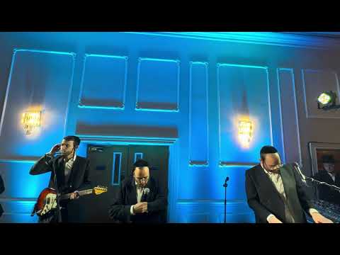 Motty Brier on the keys & Lipa Schmeltzer Hit @ Bernath & Tyrnauer