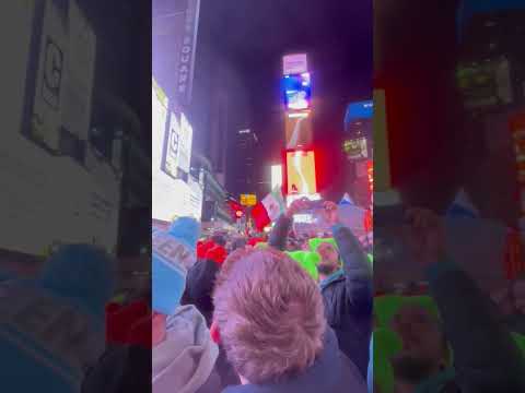 7,000 Jewish teens filled Times Square for a bold, defiant display of unapologetic Jewish pride,
