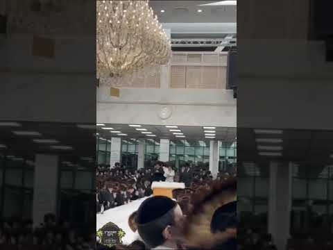 Satmar Rebbe R' Aharon Dancing With The Torah Shushan Purim 5785