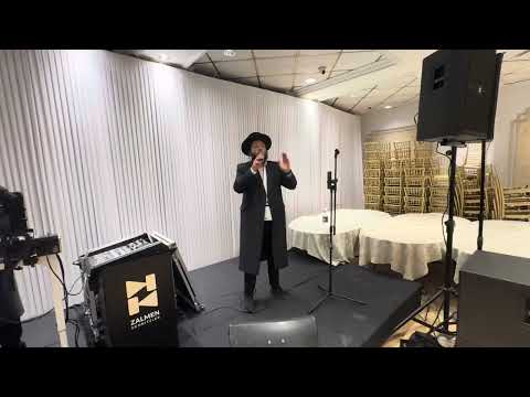 Zalmen Schinitzler on the keys & Shea Gefen @ Titeabaum & Torim