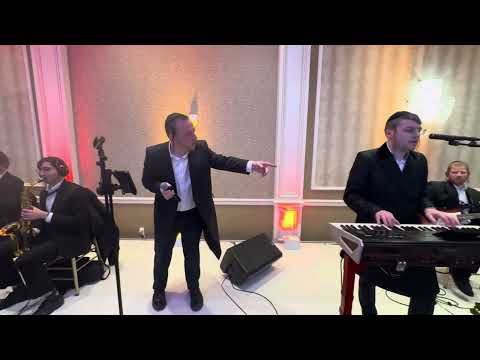 Chesky Schwartz on the keys & Sruly Green