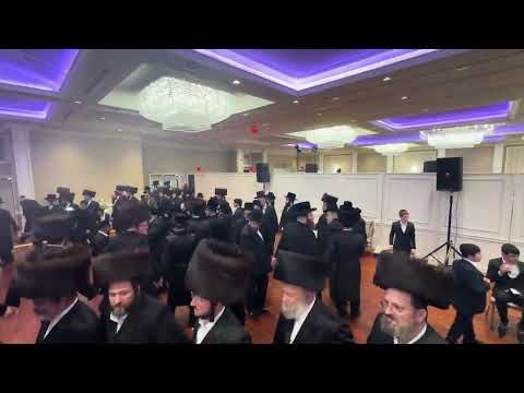 Chesky Schwartz on the keys & Sruly Green