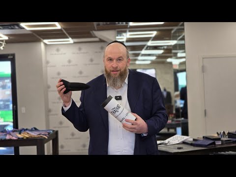 A hat that folds into a tube, the garment bag that transforms into a suitcase, available at Thathat