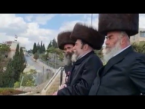 The Rabbi Of Rachmestrivka Visiting The Area Of The Beis Hamikdush, Crying That Jews Are In Golus