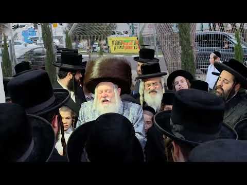 Premishlaner Rebbe singing after Mayim Shelanu – 5785