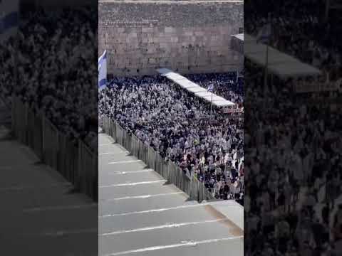 Thousands at Birchas Kohanim Chol Hamoed Pesach 2025 at the Kotel