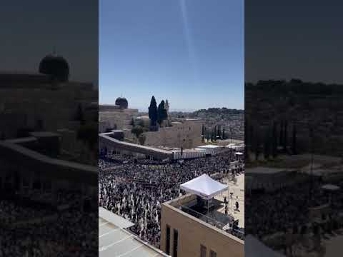 Thousands took part this morning in the second Birchas Kohanim at the Western Wall – Pesach 4/17/25