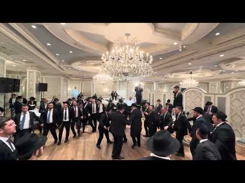 Dovid Ungarischer on the keys & Kalmy Schwartz @ Martin & Maryles