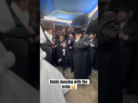 Rabbi dancing with the bride 🥰