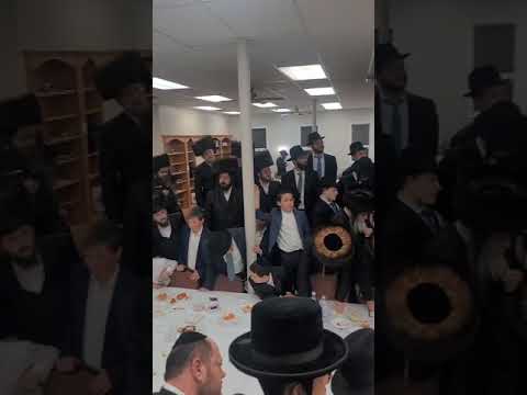 Lutzk Rebbe Making Havdalah In Cleveland – Iyar 5785
