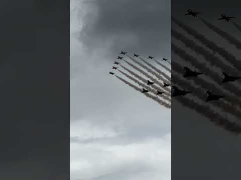 Britain Unites to Celebrate VE Day 80 as Red Arrows Fly Over London in Spectacular Tribute